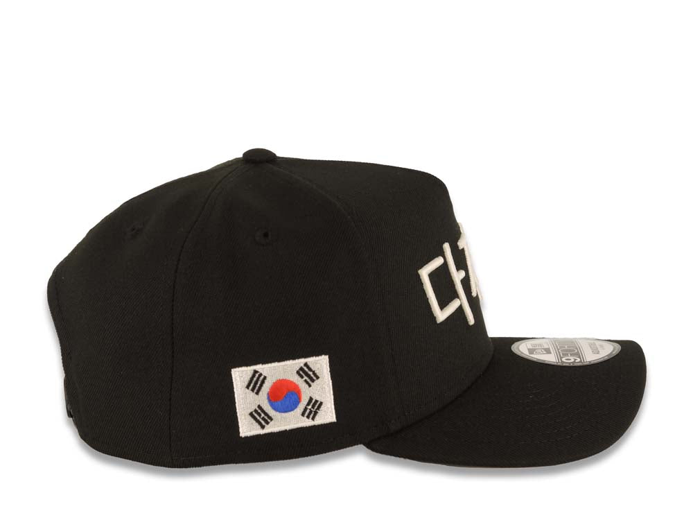 Los Angeles Dodgers New Era MLB 9FORTY 940 Adjustable A-Frame Cap Hat Black Crown/Visor White Korean Script Logo Korea Flag Side Patch