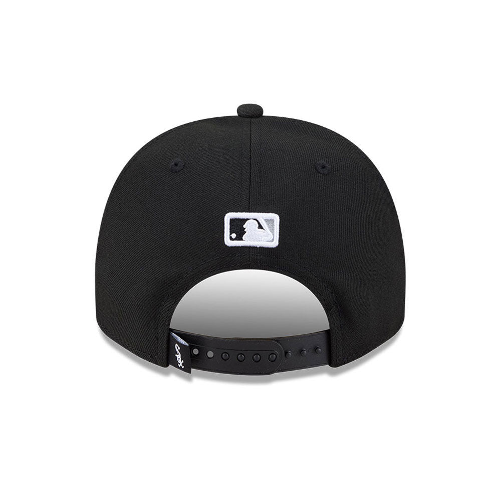 Chicago White Sox New Era MLB 9FIFTY 950 Snapback A-Frame Cap Hat Black Crown/Visor White Logo With Cartoon Gray UV