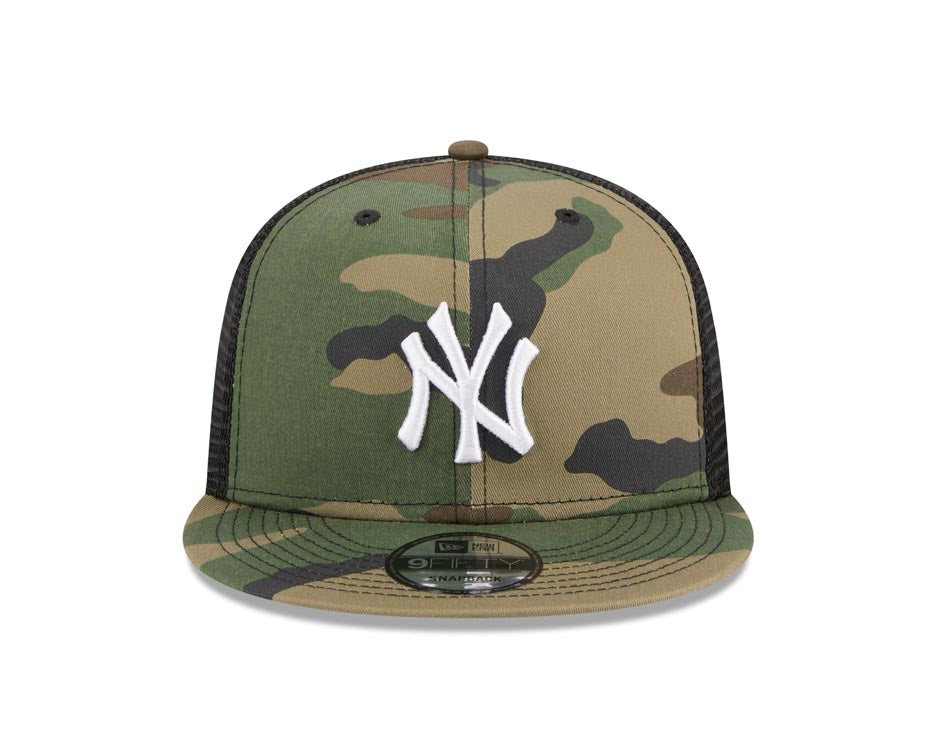 New York Yankees New Era MLB 9FIFTY 950 Snapback Trucker/MeshCap Hat Camo Crown/Visor White Logo