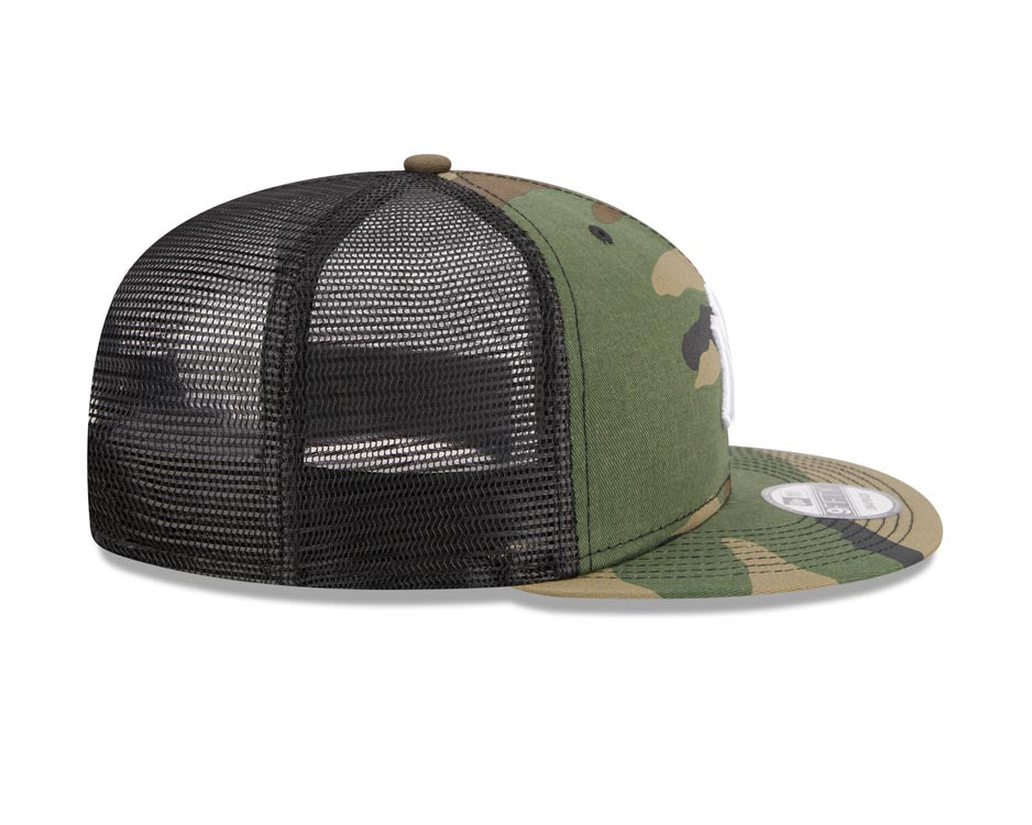 New York Yankees New Era MLB 9FIFTY 950 Snapback Trucker/MeshCap Hat Camo Crown/Visor White Logo