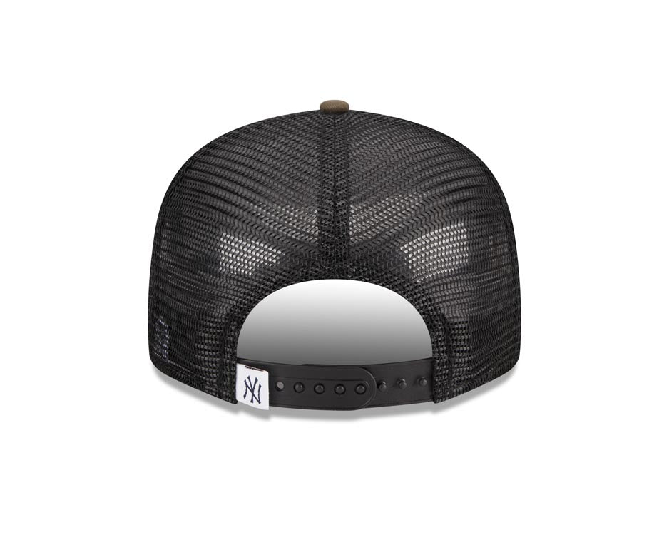 New York Yankees New Era MLB 9FIFTY 950 Snapback Trucker/MeshCap Hat Camo Crown/Visor White Logo