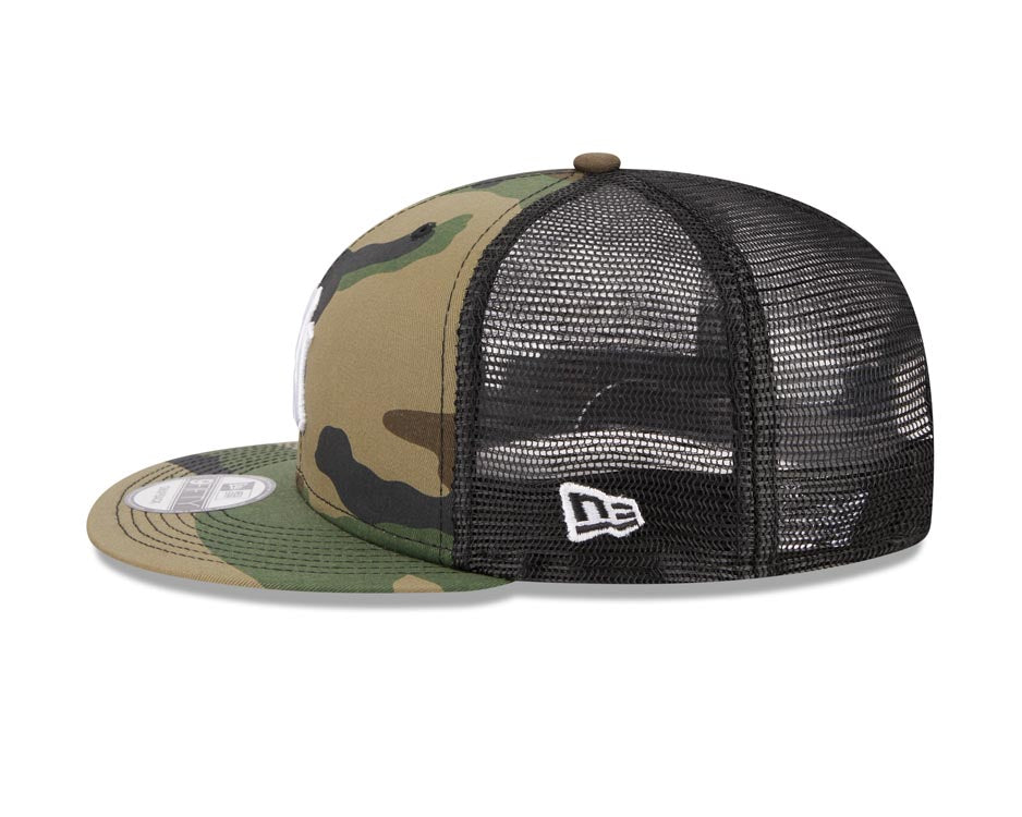 New York Yankees New Era MLB 9FIFTY 950 Snapback Trucker/MeshCap Hat Camo Crown/Visor White Logo