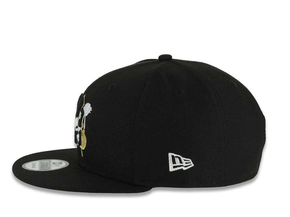 New York Yankees New Era MLB 9FIFTY 950 Snapback Cap Hat Black Crown/Visor Black/White/Metallic Gold Splatter Logo 1998 World Series Side Patch