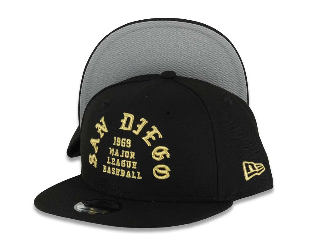 (Youth)San Diego Padres New Era MLB 9FIFTY 950 Kid Snapback Cap Hat Black Crown/Visor Metallic Gold 1969 Major League Baseball Script Logo Gray UV