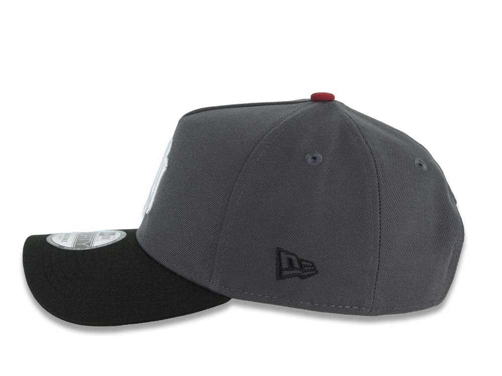 New York Yankees New Era MLB 9FORTY 940 A-Frame Adjustable Cap Hat Dark Gray Crown Black Visor White Logo 1998 World Series Side Patch